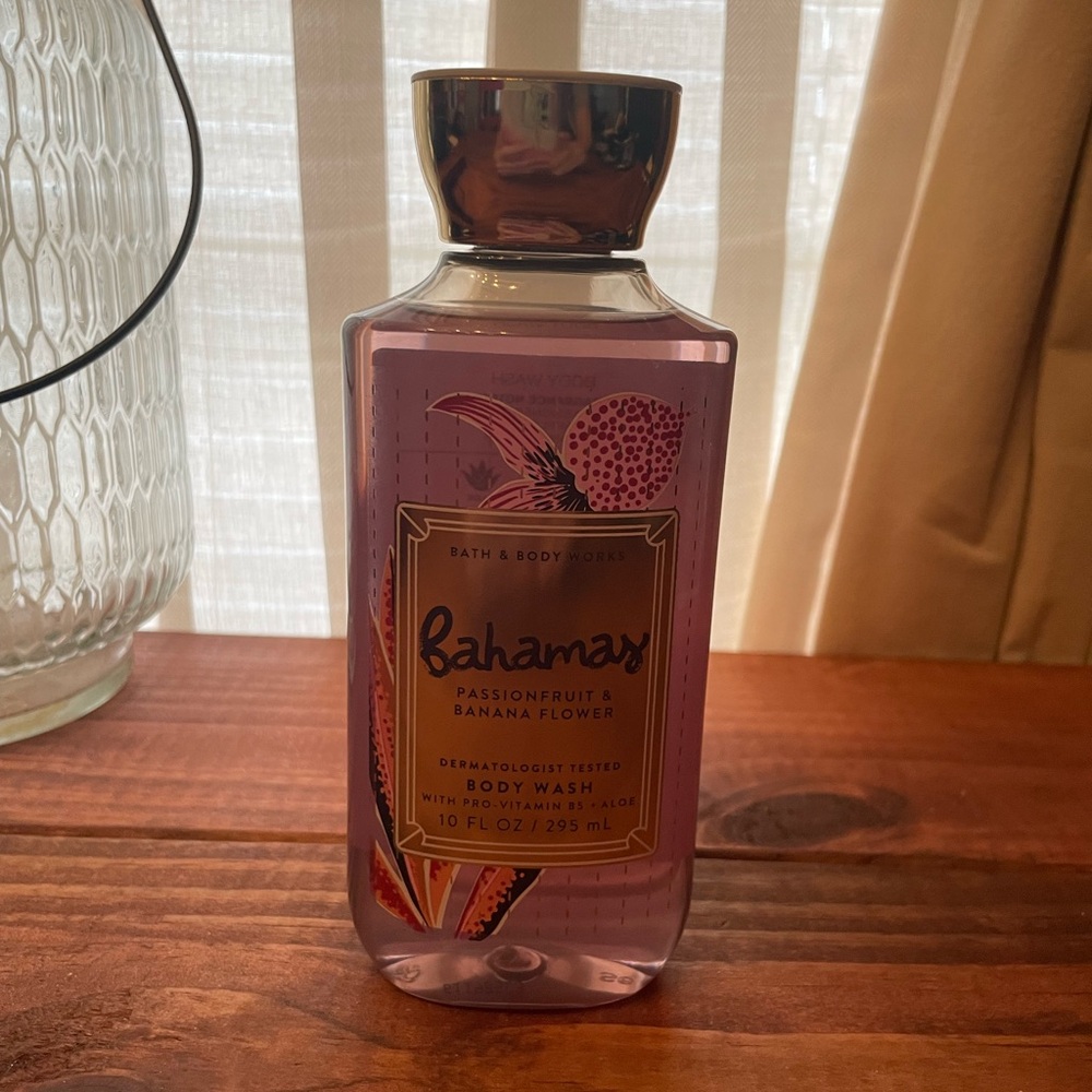 Bath & Body Works Purple Bahamax Passionfruit & Banana Flower Body Wash